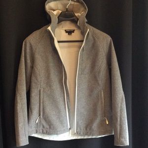 WOMEN’S KIRKLAND SIGNATURE COSTCO HOODED JACKET SIZE XL. NEW NEVER WORN.